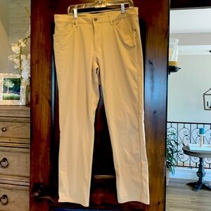 LULULEMON men’s zipper pants, size 36